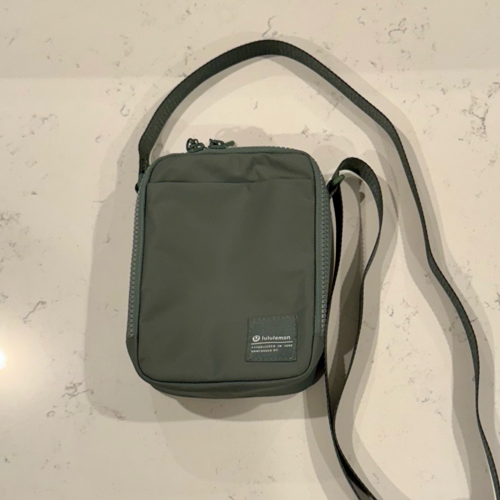 Lululemon Easy Access Crossbody Bag 1.5 L